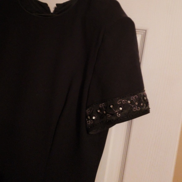 Dress - Picture 2 of 4